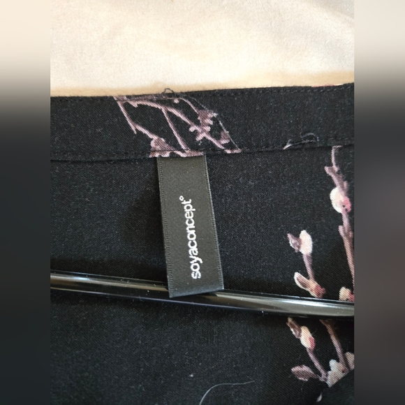 Soyaconcept | Black Floral Button-Front Tunic Top w/ Pink Branch Print, Size S - Picture 4 of 10